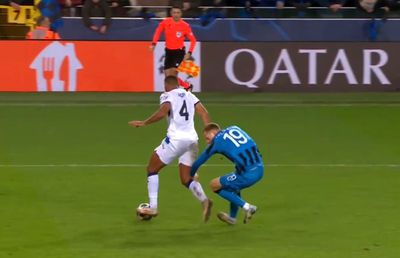 Fază uluitoare în Liga Campionilor! Un penalty controversat a adus prima surpriză a serii » Antrenorul a plecat de pe bancă