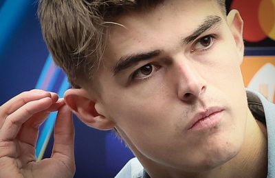 Idolul revine pe stadionul aflat lângă casă » Povestea puștiului din Liga Campionilor care a renunțat la tenis și la hochei pe iarbă