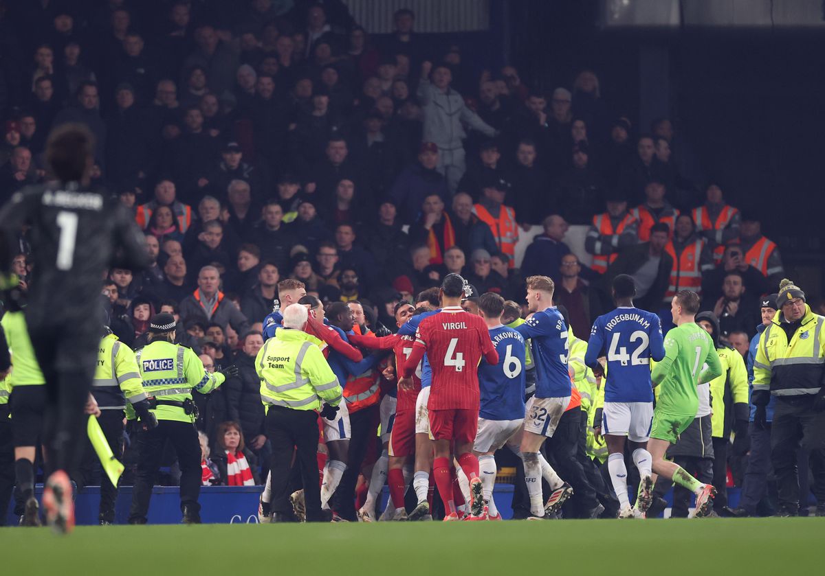 „E o nedreptate de c***t” » I-au citit pe buze lui Arne Slot cuvintele dure la adresa lui Michael Oliver, după Everton - Liverpool