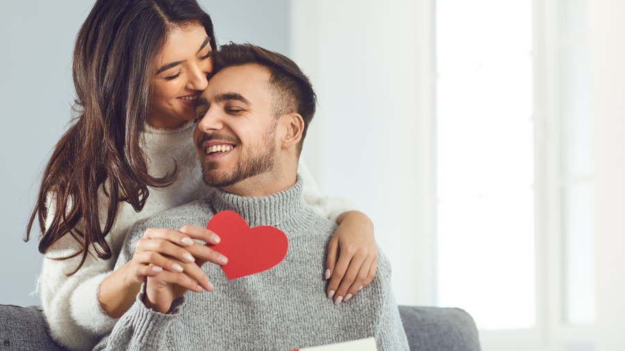 Tricouri pentru cupluri – poartă-ți iubirea cu stil în această lună a îndrăgostiților!