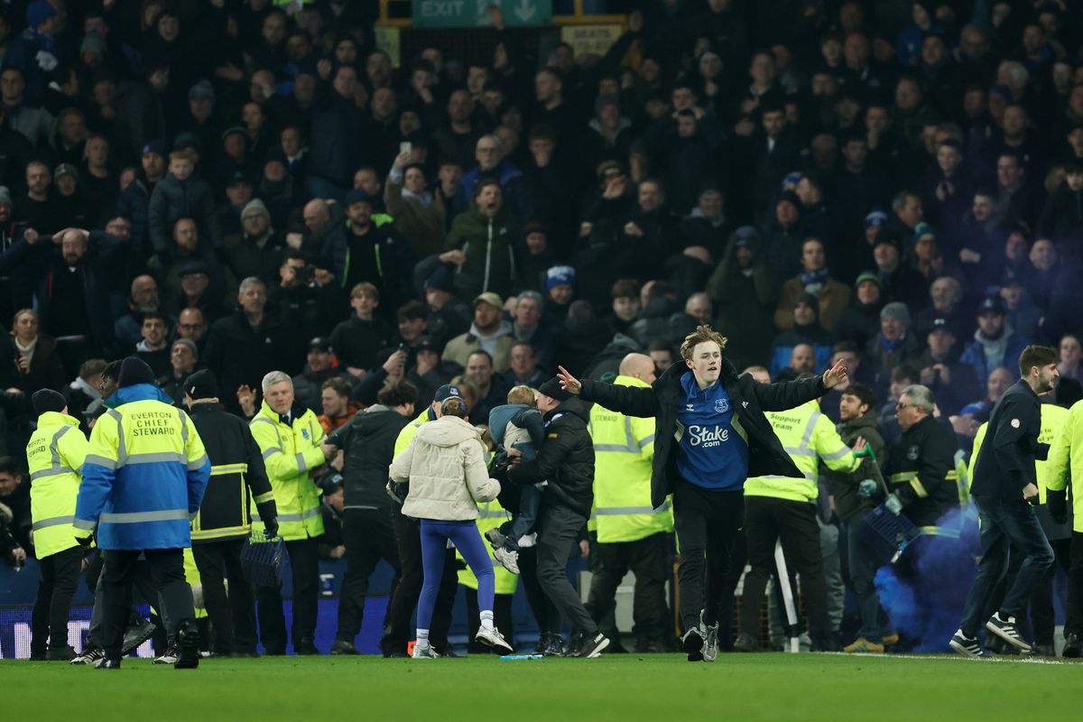 Lovitură primită de Liverpool! » Arne Slot a fost suspendat după incidentele petrecute în derby