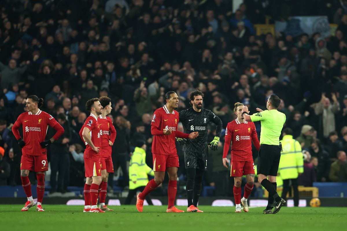 Final cu scandal la Everton - Liverpool