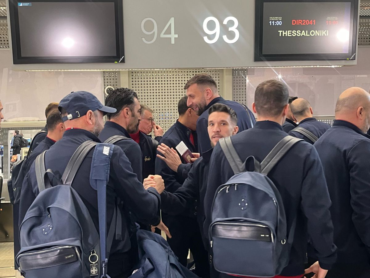 Campioana FCSB a decolat spre Salonic: 6 jucători lăsați acasă + Nelipsita Teodora Stoica a apărut cu un accesoriu neobișnuit în aeroport