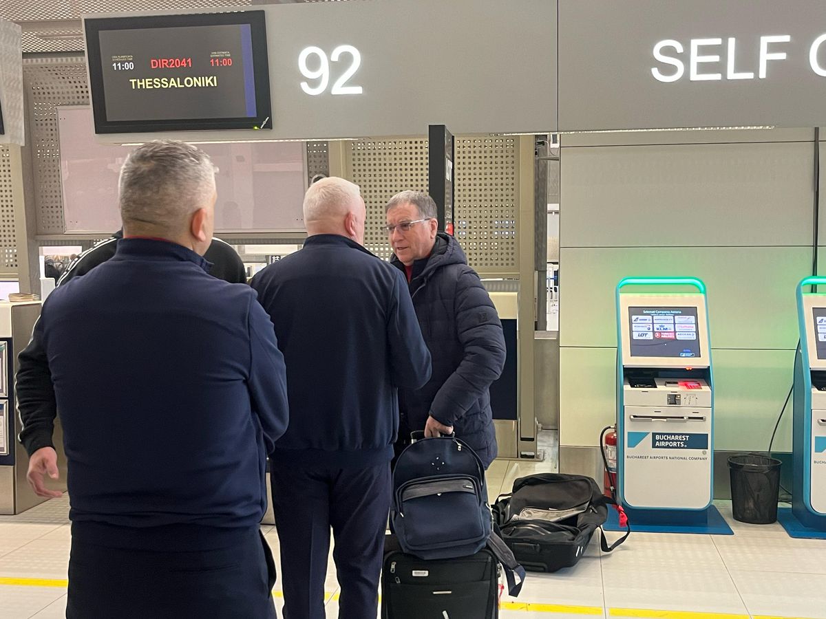 Campioana FCSB a decolat spre Salonic: 6 jucători lăsați acasă + Nelipsita Teodora Stoica a apărut cu un accesoriu neobișnuit în aeroport