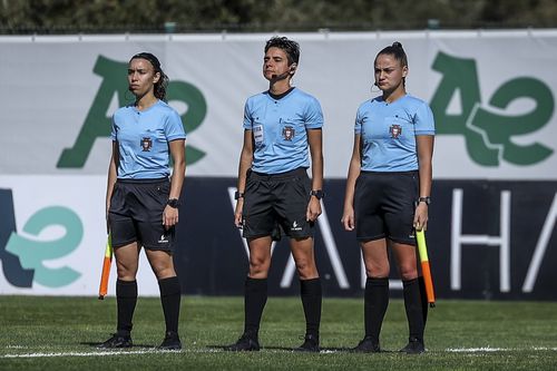 Catarina Campos, arbitra din mijloc. / Foto: Imago