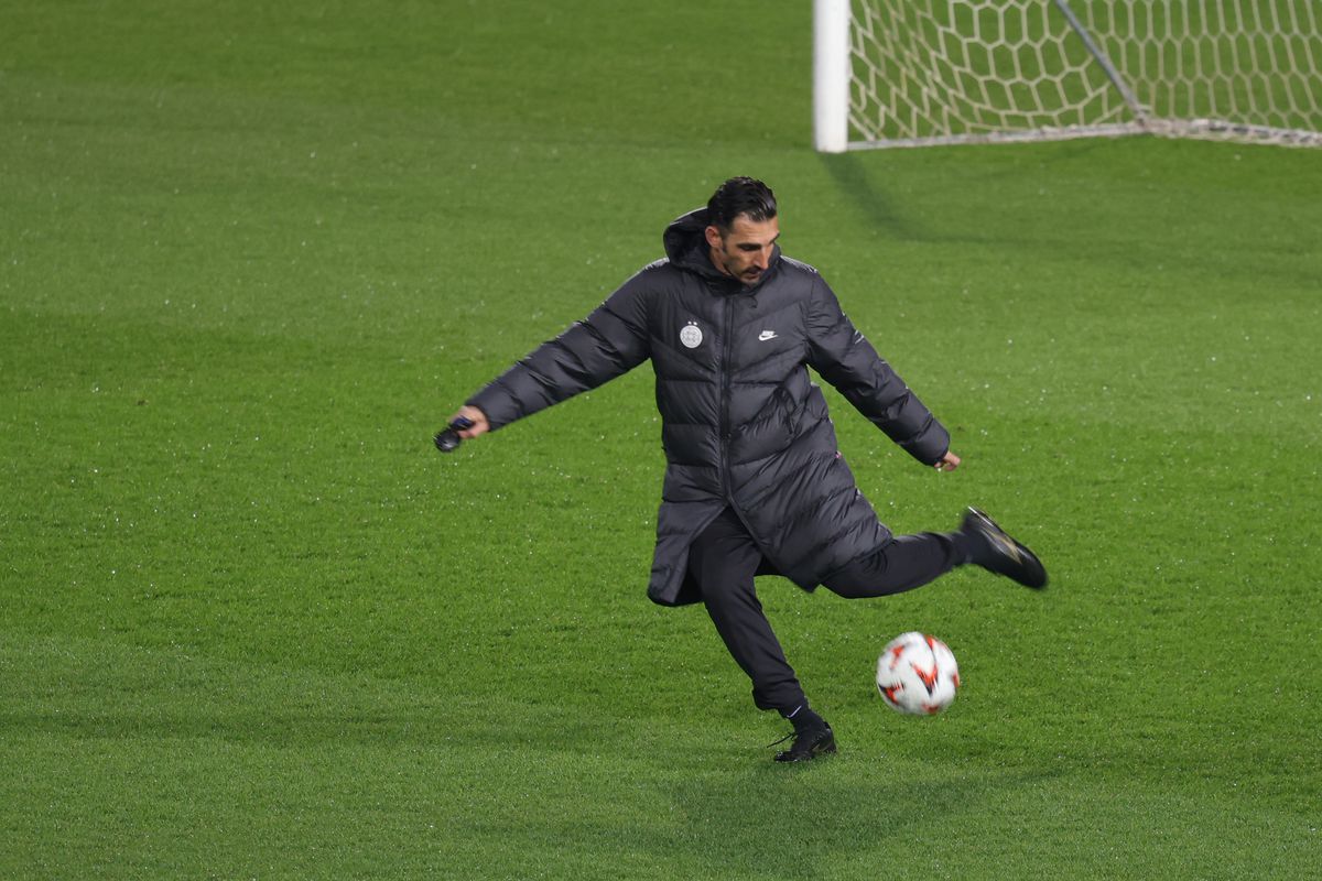 5 detalii de la antrenamentul FCSB » Elias Charalambous iritat, Miculescu apt pentru PAOK, s-a integrat Jordan Gele?