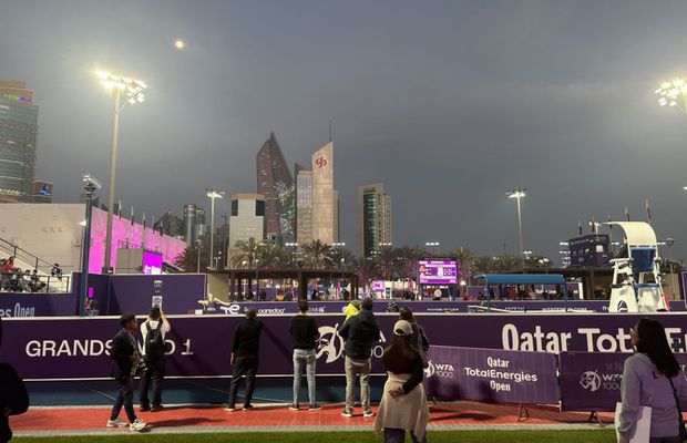 Paradis cu palmieri și zgârie-nori: așa arată complexul de tenis unde Novak Djokovic atacă titlul cu numărul 100 din carieră