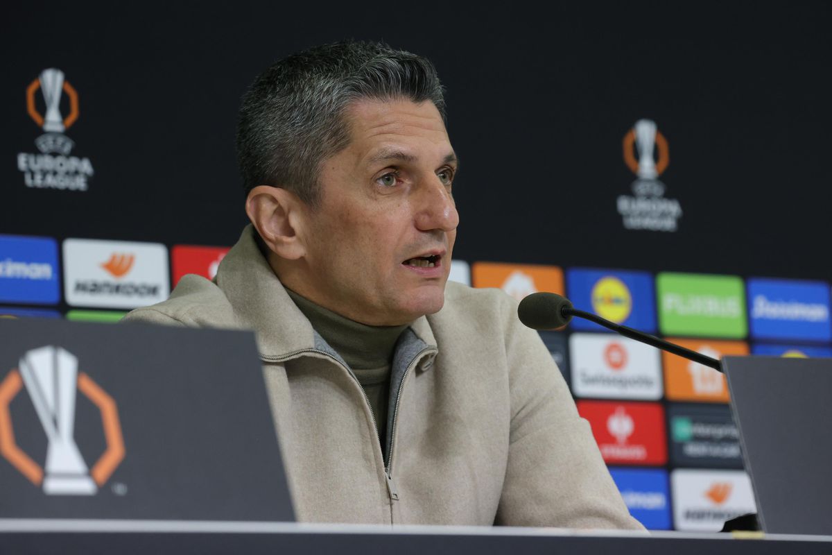 Accesoriile de 60.000 de euro pe care Răzvan Lucescu le-a adus la conferință, înainte de PAOK - FCSB