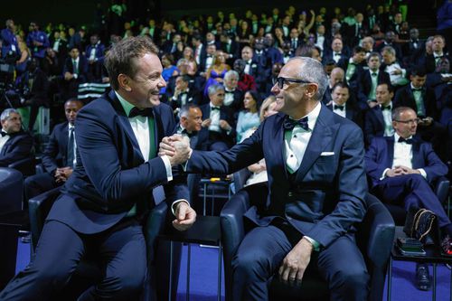 Stefano Domenicali (dreapta) în timpul evenimentului care a avut loc în Kigali, Rwanda, în luna decembrie 2024 // Foto: Imago