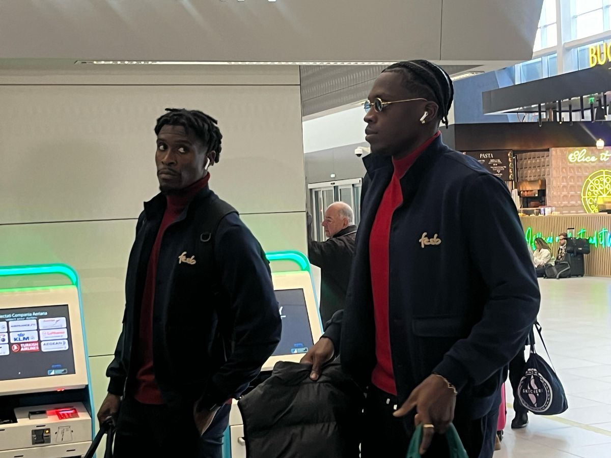 Campioana FCSB a decolat spre Salonic: 6 jucători lăsați acasă + Nelipsita Teodora Stoica a apărut cu un accesoriu neobișnuit în aeroport