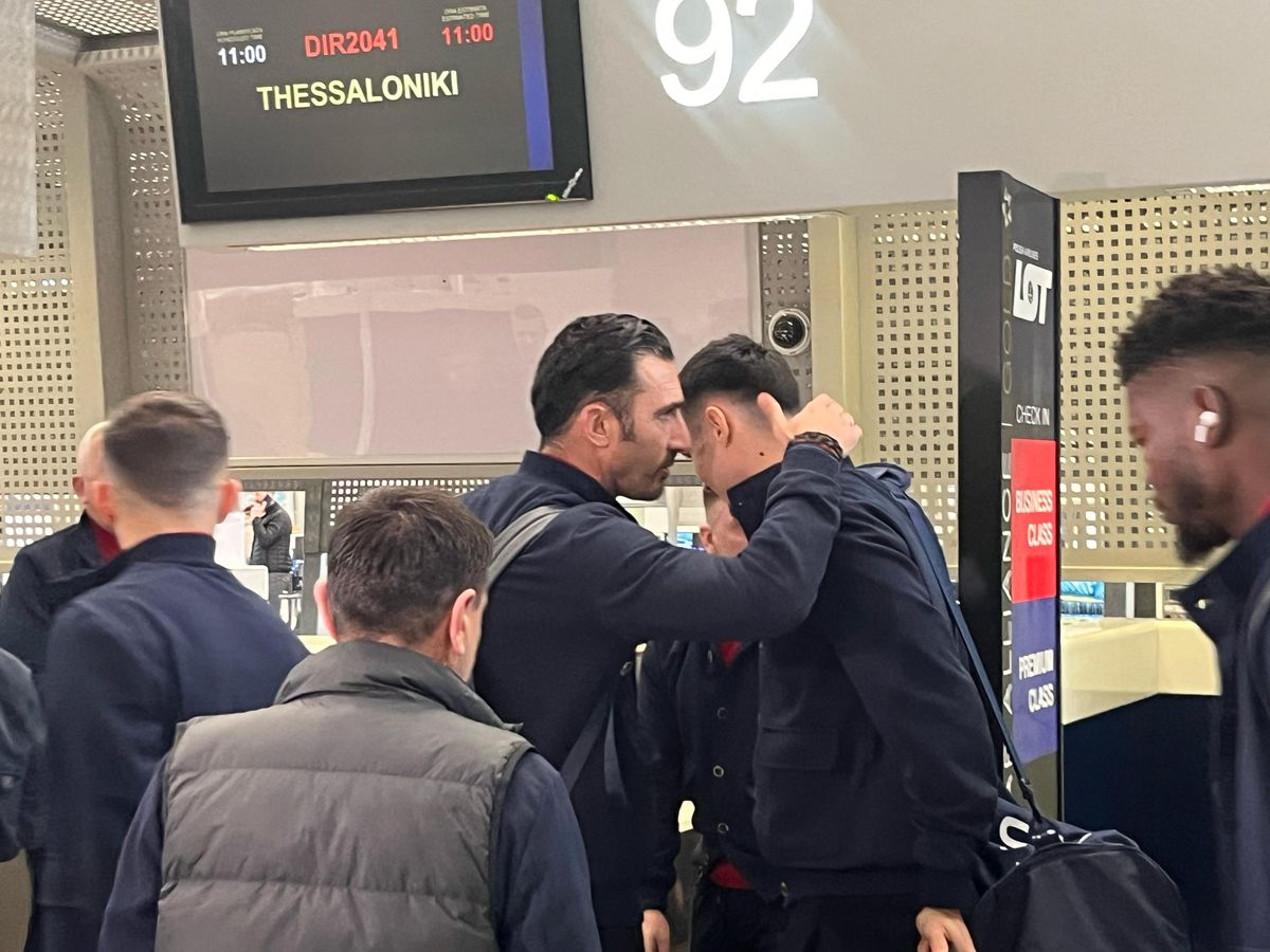 Campioana FCSB a decolat spre Salonic: 6 jucători lăsați acasă + Nelipsita Teodora Stoica a apărut cu un accesoriu neobișnuit în aeroport