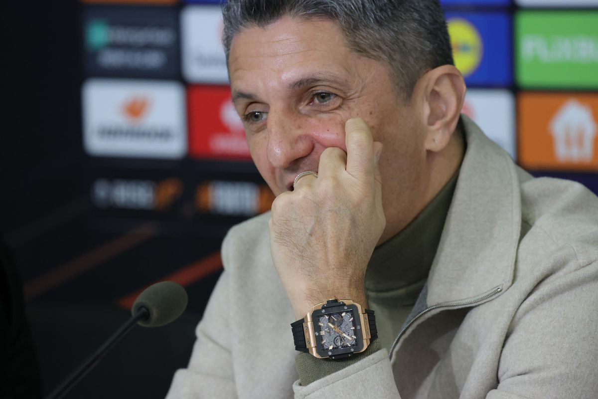 Accesoriile de 60.000 de euro pe care Răzvan Lucescu le-a adus la conferință, înainte de PAOK - FCSB