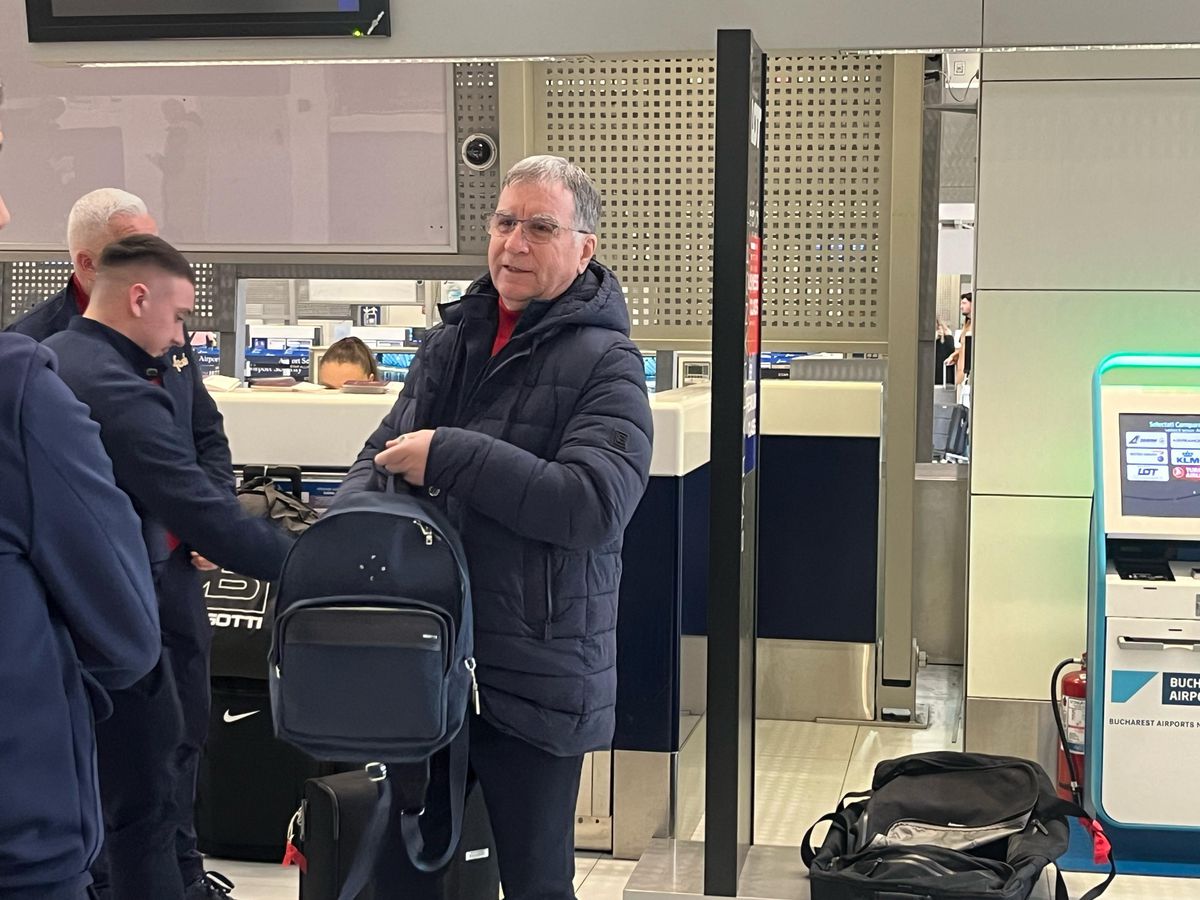 Campioana FCSB a decolat spre Salonic: 6 jucători lăsați acasă + Nelipsita Teodora Stoica a apărut cu un accesoriu neobișnuit în aeroport