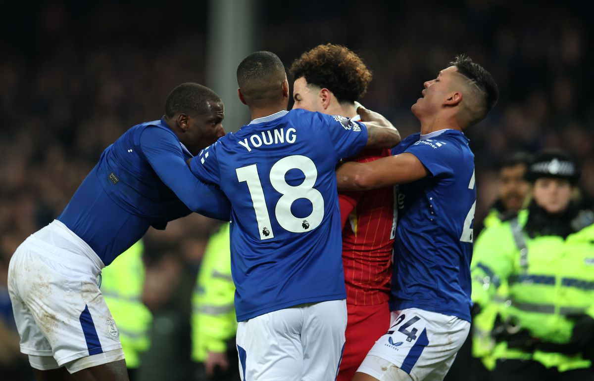 Final cu scandal la Everton - Liverpool