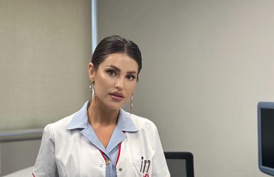 Sănătatea nu stă pe bancă: consultații medicale la preț accesibil pentru pensionari, în policlinicile Regina Maria