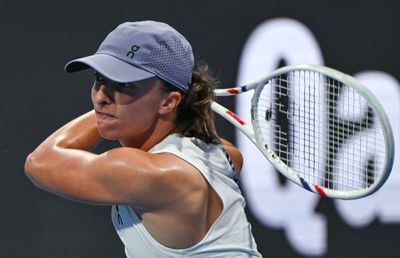 Iga Swiatek, eliminată în „sferturi” la Doha! Poloneza a salvat două mingi de meci, dar a fost învinsă