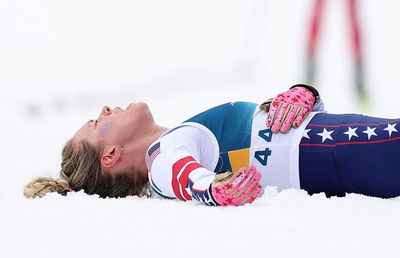 Eroism pe schiuri: rănită la coaste, veterana americană a cucerit medalia de bronz la Jocurile Olimpice