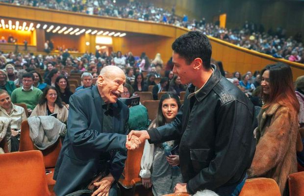 David Popovici, mesaj emoționant după ce l-a întâlnit pe Victor Rebengiuc: „Un privilegiu rar”