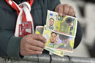 Coșmar pentru Dennis Politic la revederea cu Dinamo » Bancnotele care au circulat în tribune