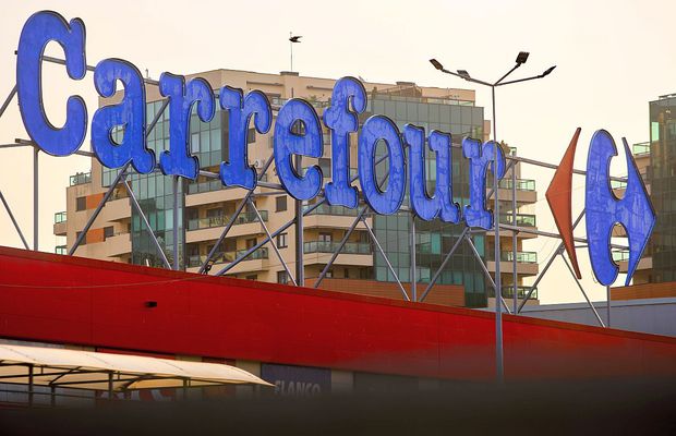 Sponsorul echipei din România cumpără lanțul Carrefour: 823 de milioane de euro