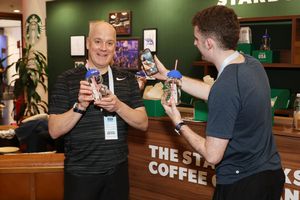 „Nu sunt nici tatăl jucătorilor, nici antrenorul” » La 54 de ani, e cel mai vârstnic sportiv american de la JO de iarnă