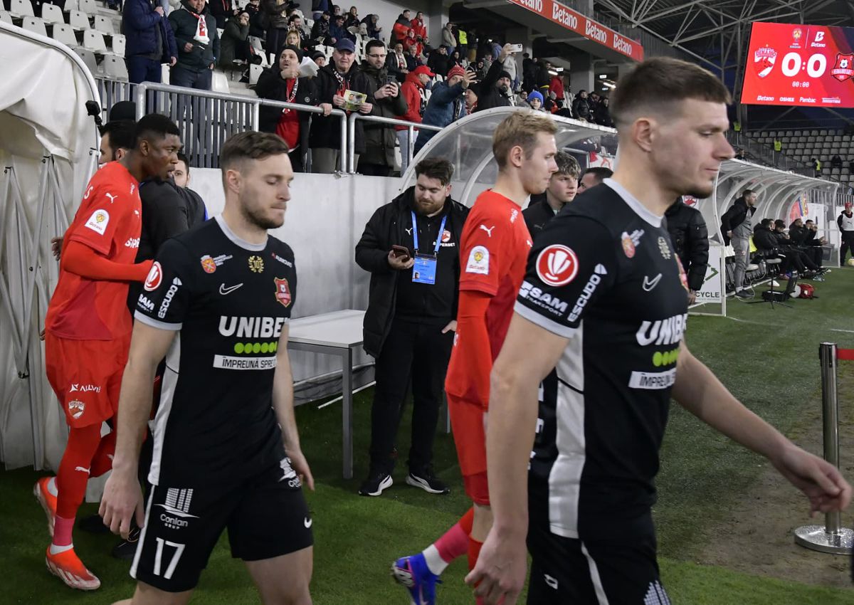 Dinamo se califică în „sferturile” Cupei României, după o victorie de control cu Hermannstadt » Traseu excelent pentru „câini” până în semifinale