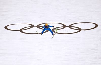 Criză de prezervative la Jocurile Olimpice de la Milano Cortina: sportivii au epuizat un stoc de 10.000 de bucăți într-o săptămână