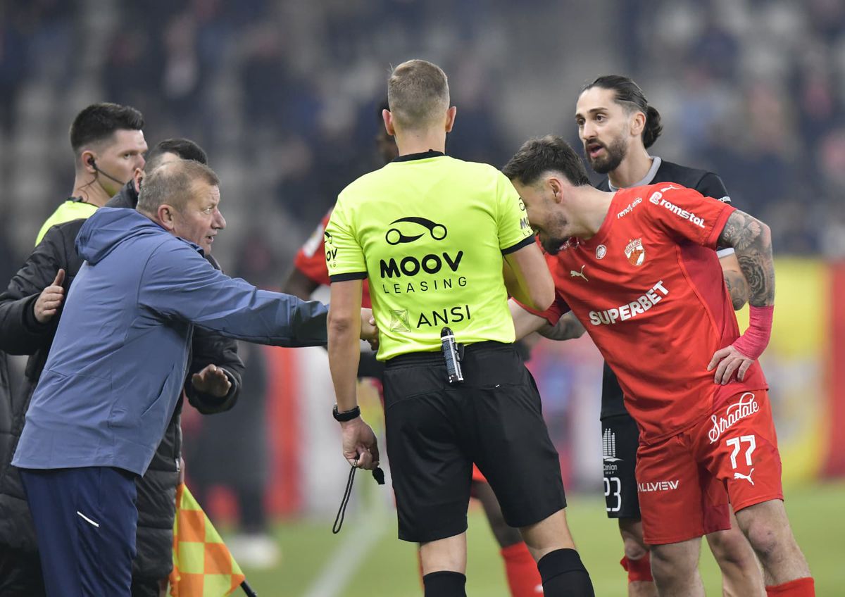 Coșmar pentru Dennis Politic la revederea cu Dinamo » Bancnotele care au circulat în tribune