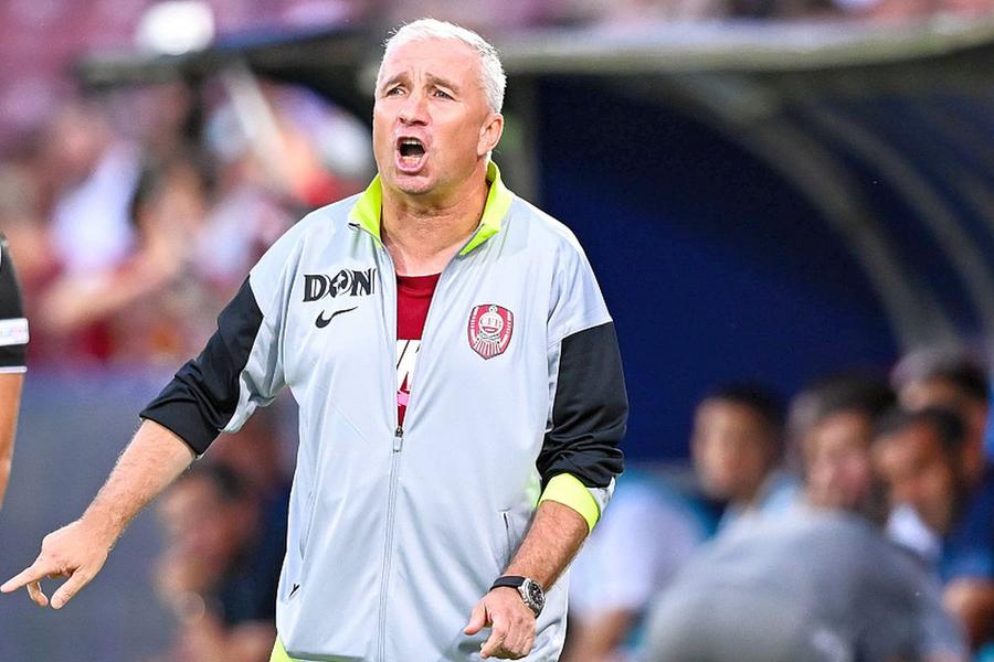 Dan Petrescu l-a adus pe Micai la CFR în vara lui 2025 și l-a „exmatriculat” în august anul trecut, cu puțin timp înainte să-și dea demisia. Foto: Imago Images Bombă la CFR Cluj! Ioan Varga trebuie să-i plătească o avere jucătorului aruncat peste bord de Dan Petrescu: „Tratament abuziv, vădit nelegal”
