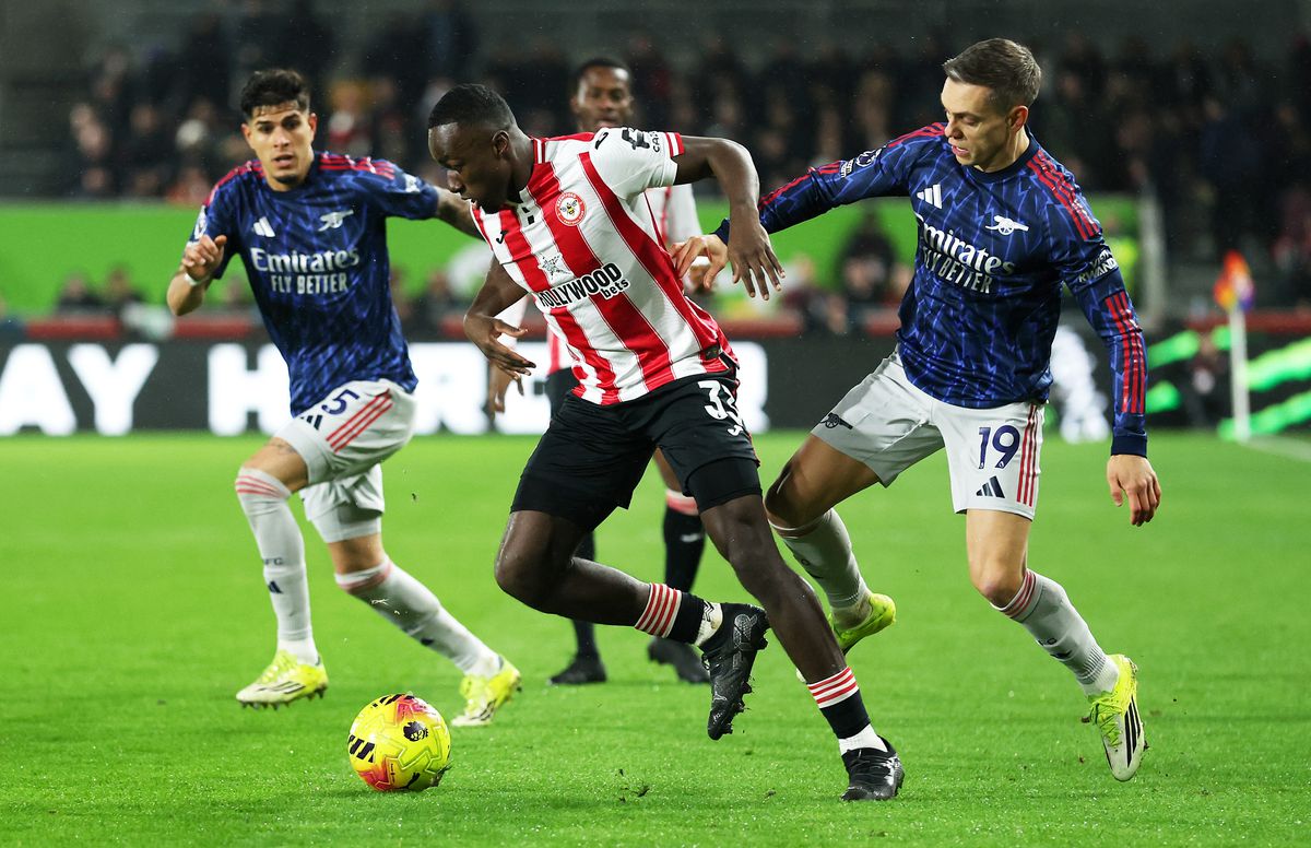 Arsenal se încurcă, City se apropie! Avantaj tot mai fragil pentru „tunari” în fruntea Premier League