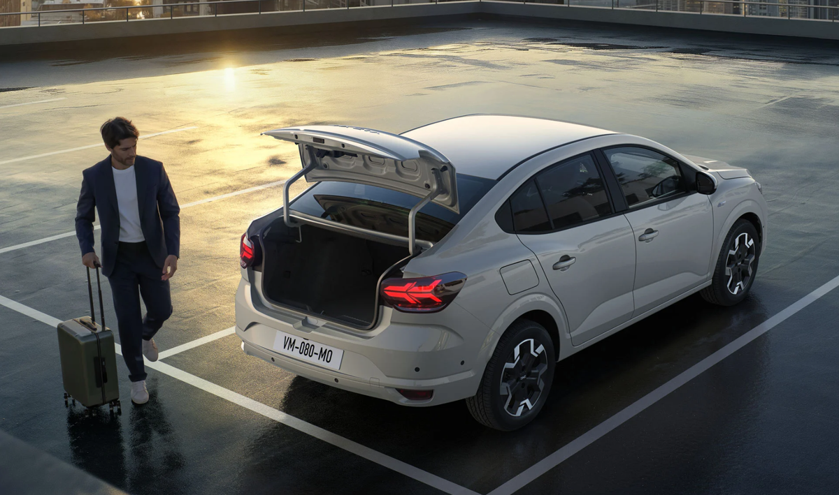 Noul model Dacia restilizat a ajuns în premieră în Franța, dar a primit o lovitură: „Pe ușa din spate”