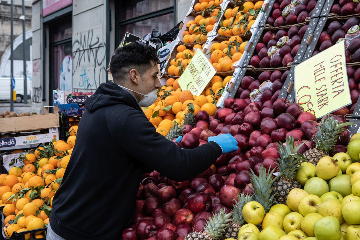 El Pais publică o dezbatere de proporții: cu sau fără mască? Soluția extremă adoptată de Coreea de Sud, cum s-au înspăimântat chinezii în Italia + ce capcană acuză Europa