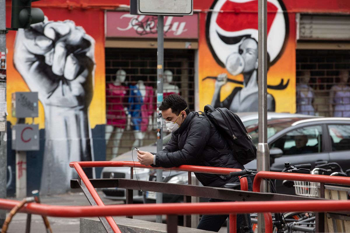 El Pais publică o dezbatere de proporții: cu sau fără mască? Soluția extremă adoptată de Coreea de Sud, cum s-au înspăimântat chinezii în Italia + ce capcană acuză Europa