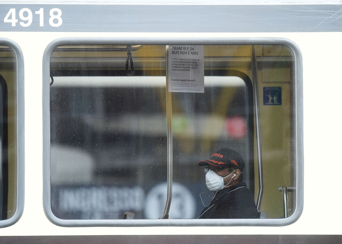 El Pais publică o dezbatere de proporții: cu sau fără mască? Soluția extremă adoptată de Coreea de Sud, cum s-au înspăimântat chinezii în Italia + ce capcană acuză Europa