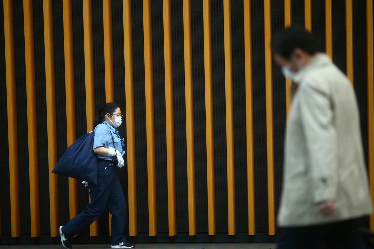 El Pais publică o dezbatere de proporții: cu sau fără mască? Soluția extremă adoptată de Coreea de Sud, cum s-au înspăimântat chinezii în Italia + ce capcană acuză Europa