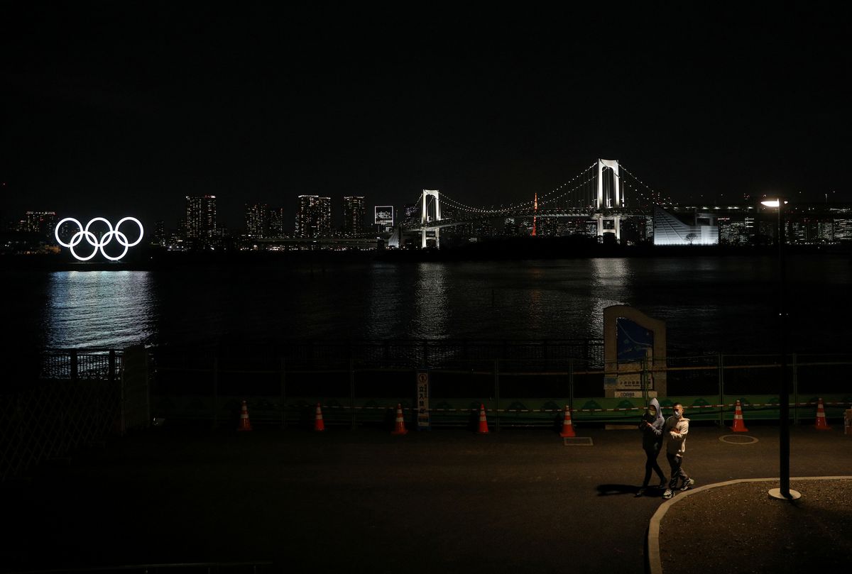 VIDEO A început producția de măști de protecție în România! Ministrul Economiei anunță: 500.000 de bucăți pe zi