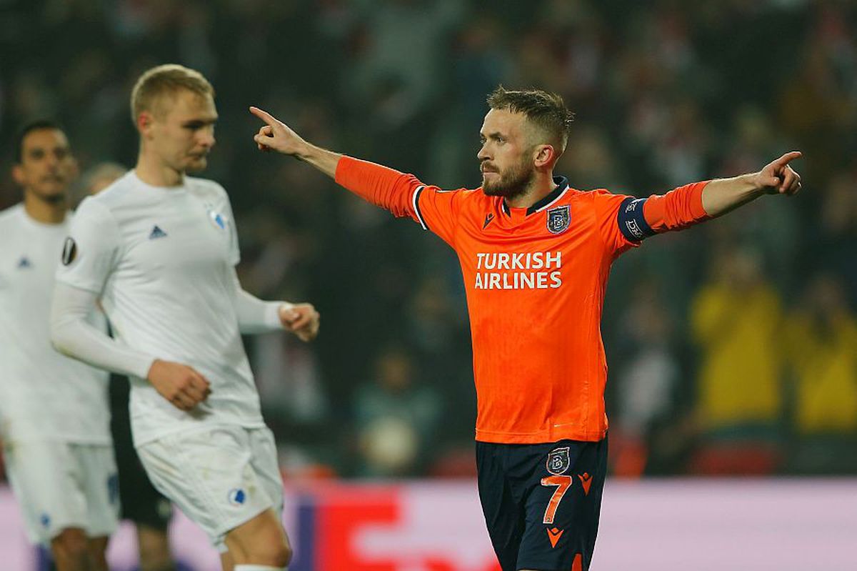 FOTO Entuziasm sau inconștiență? Imaginiile serii vin din Turcia: Fanii lui Bașakșehir au luat cu asalt arena, în ciuda pandemiei de coronavirus