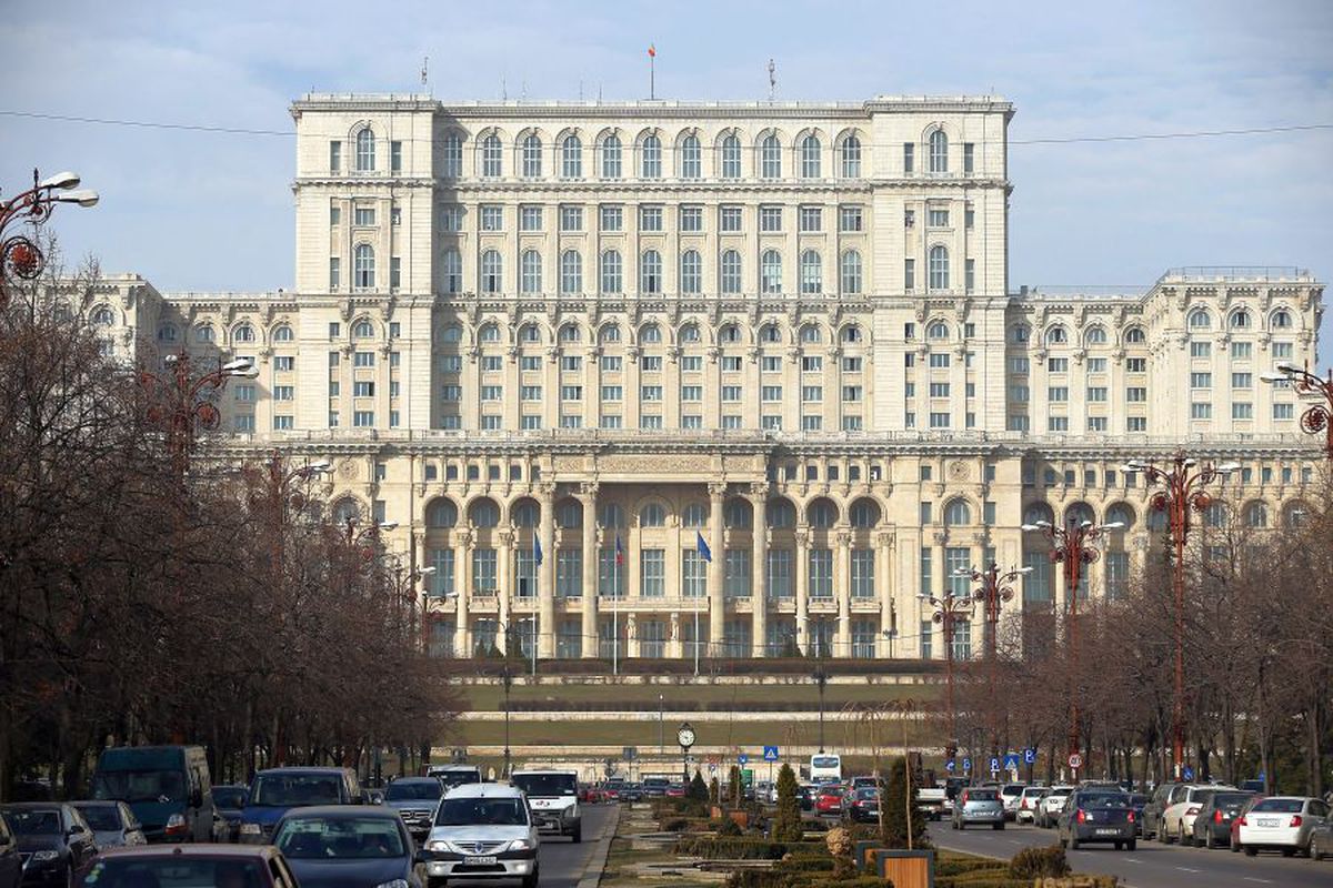 Două evenimente blochează Capitala în week-end  » 33 de linii de transport în comun din București vor fi modificate + Trafic restricționat