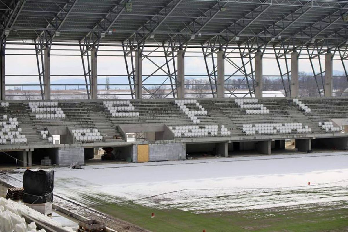 FOTO Noul stadion al lui Sepsi prinde contur » A început montarea scaunelor