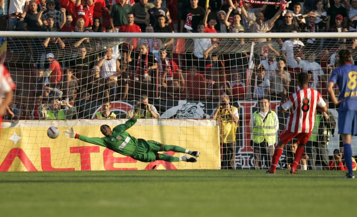 FOTO El e singurul „supraviețuitor” de la ultimul meci UTA - FCSB jucat la Arad » Cum arătau echipele atunci