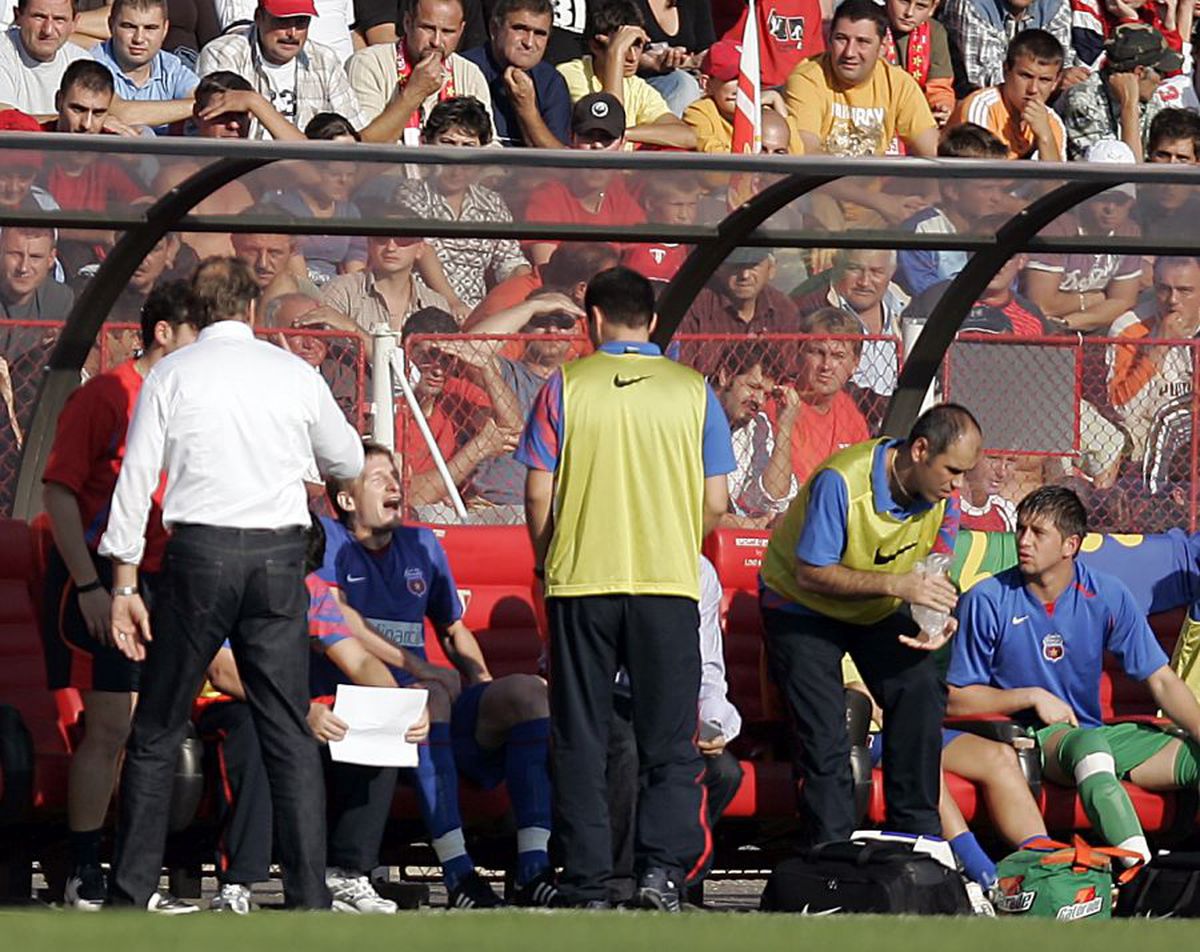 FOTO El e singurul „supraviețuitor” de la ultimul meci UTA - FCSB jucat la Arad » Cum arătau echipele atunci