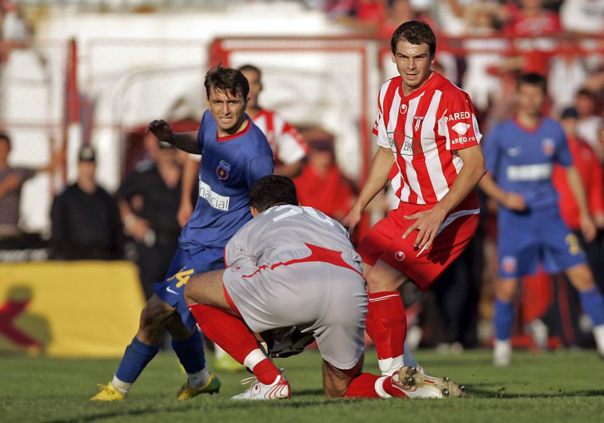 FOTO El e singurul „supraviețuitor” de la ultimul meci UTA - FCSB jucat la Arad » Cum arătau echipele atunci