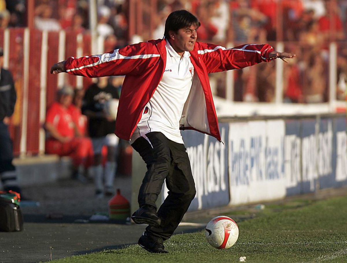 FOTO El e singurul „supraviețuitor” de la ultimul meci UTA - FCSB jucat la Arad » Cum arătau echipele atunci