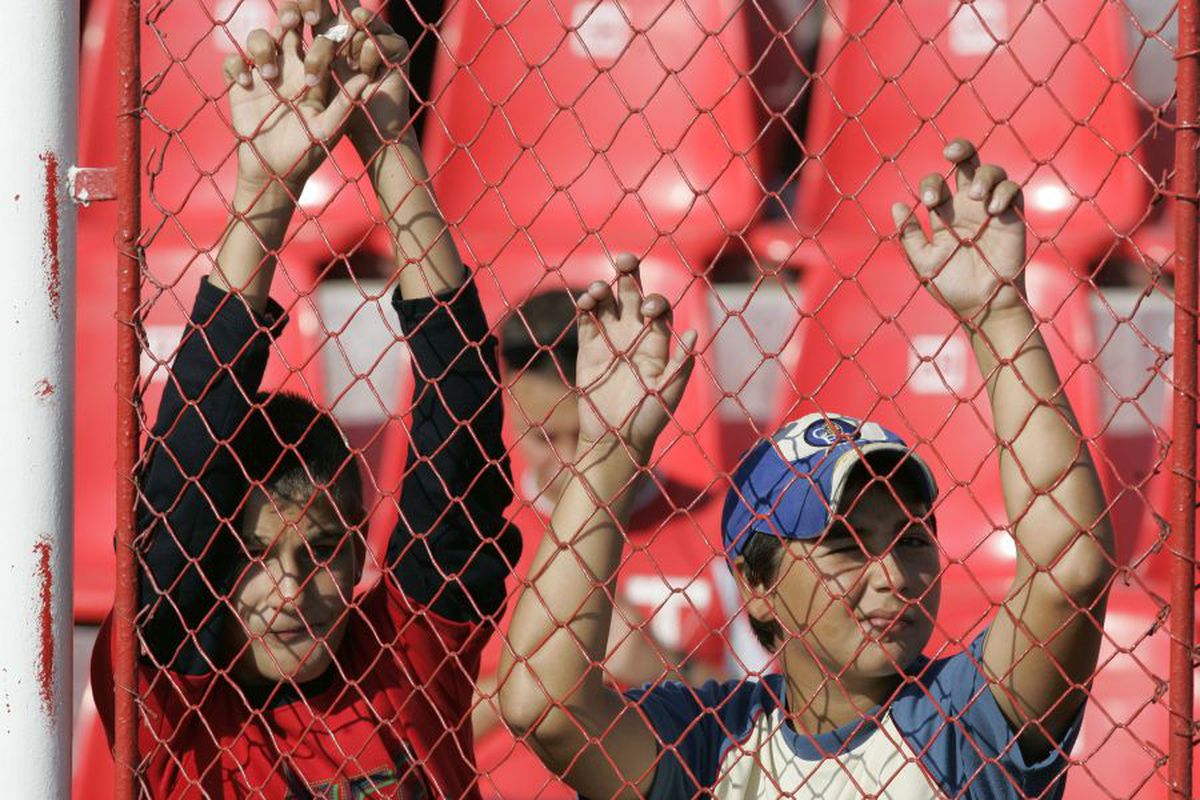 FOTO El e singurul „supraviețuitor” de la ultimul meci UTA - FCSB jucat la Arad » Cum arătau echipele atunci