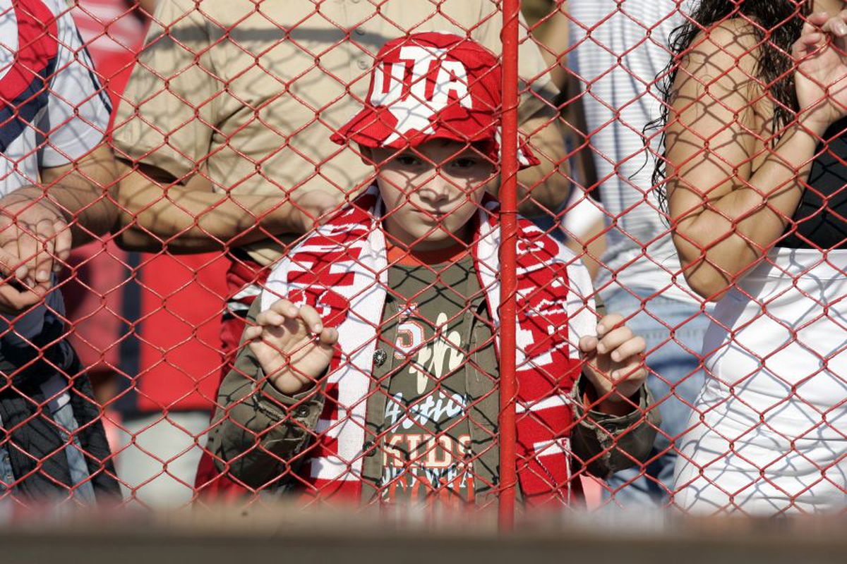FOTO El e singurul „supraviețuitor” de la ultimul meci UTA - FCSB jucat la Arad » Cum arătau echipele atunci