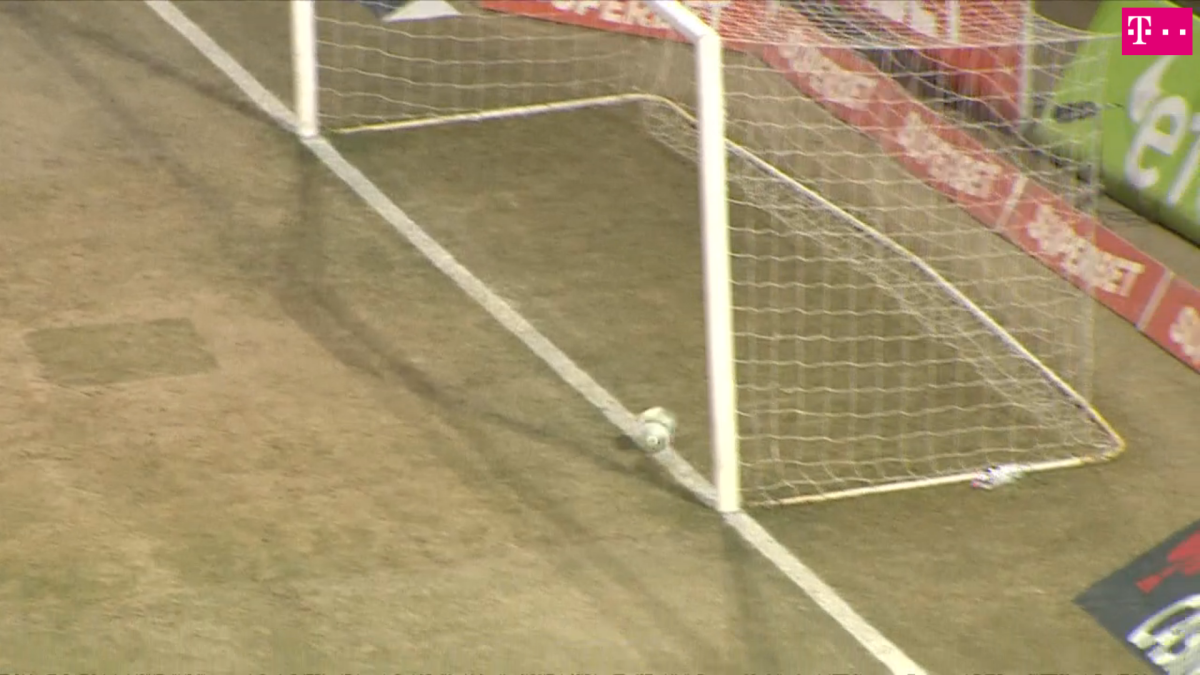 Eroare monumentală în apărarea lui CFR Cluj » Rar vezi așa ceva!