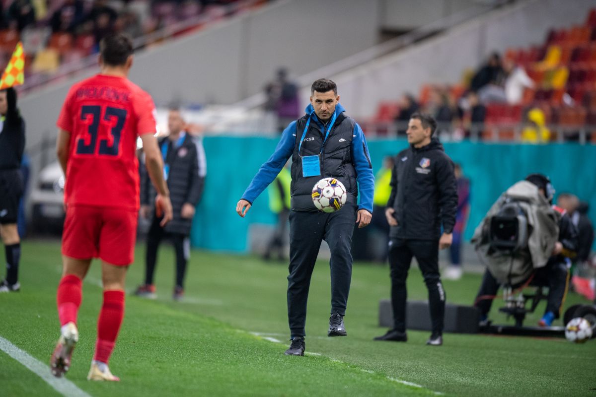 Jucătorii de la FCSB au intrat pe teren cu un banner » Ce reprezintă mesajul arătat înainte de meciul cu Sepsi