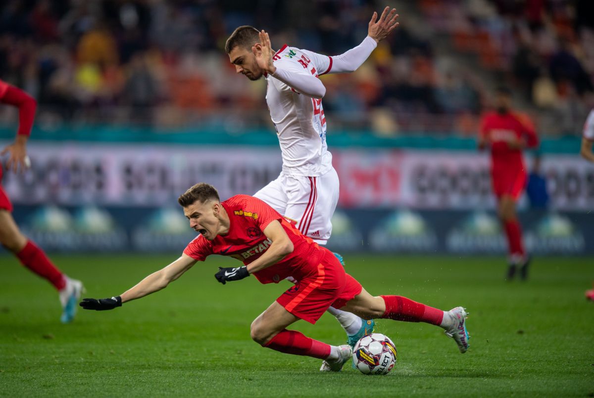 Jucătorii de la FCSB au intrat pe teren cu un banner » Ce reprezintă mesajul arătat înainte de meciul cu Sepsi
