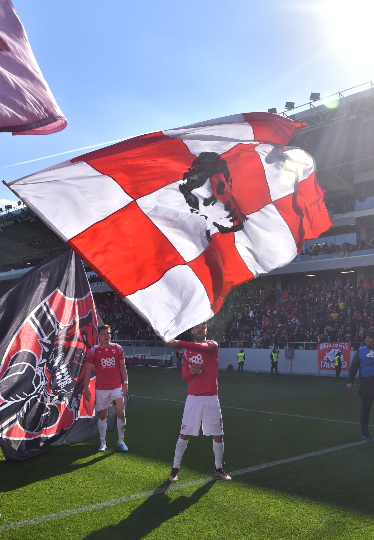 Bucuria fanilor și jucătorilor lui Dinamo după calificarea în play-off // FOTO: Cristi Preda