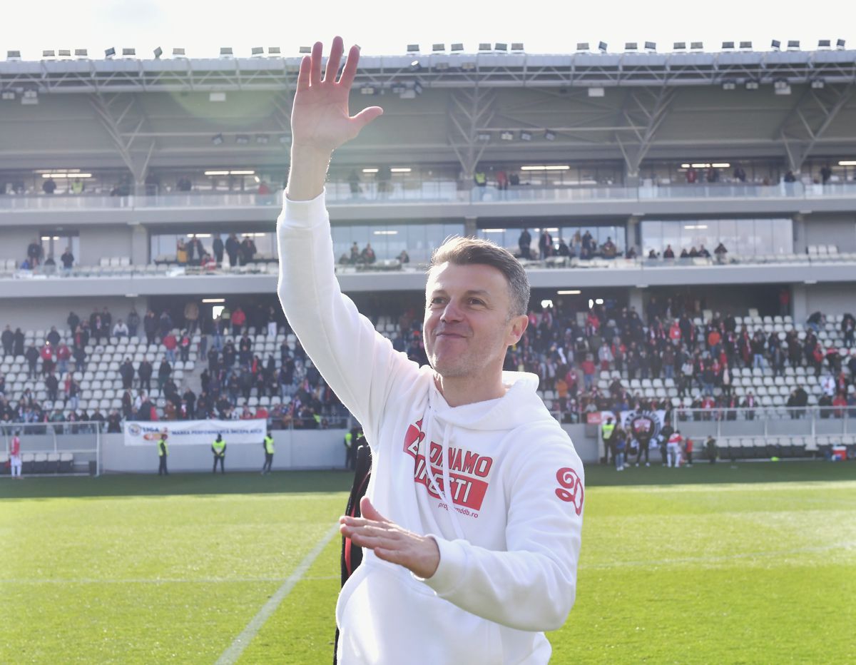 Bucuria fanilor și jucătorilor lui Dinamo după calificarea în play-off // FOTO: Cristi Preda